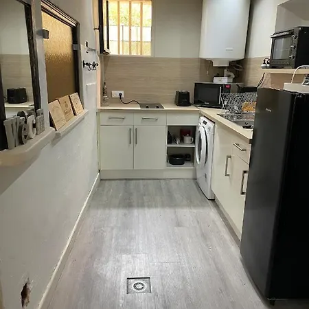 Apartment Intra-muros Bien Situe Et Agreable A Proximite Des Theatres Avignon